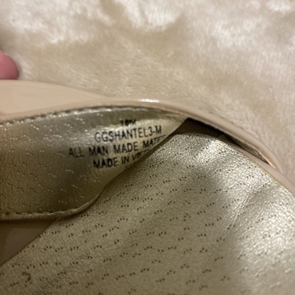 G by Guess "Shantel" Size 10M Solid Beige Open-Toe Casual Ankle Strap Sandals - Picture 6 of 6